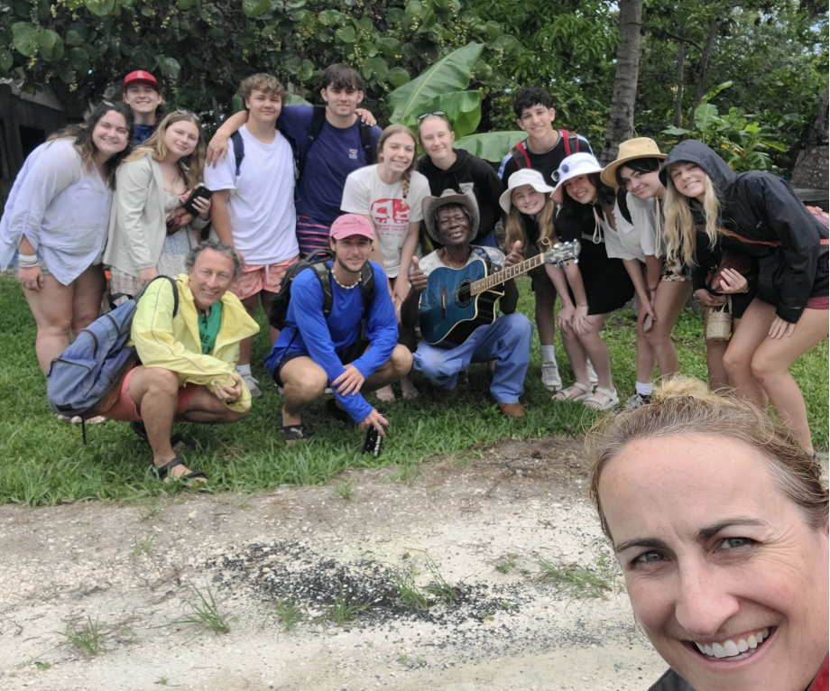 Students on the UAHS sponsored trip
to Andros Island pose for a photo.

PHOTO COURTESY OF SOPHIE TAYLOR ’24.